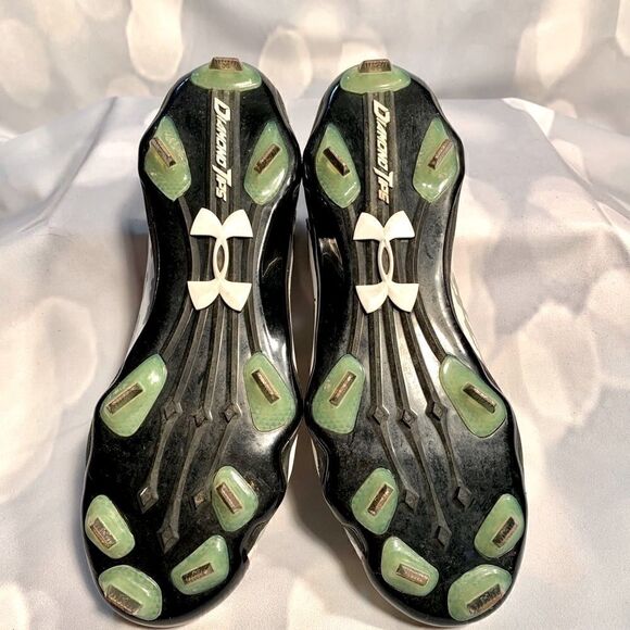 UNDER ARMOUR CLEATS - Picture 5 of 6